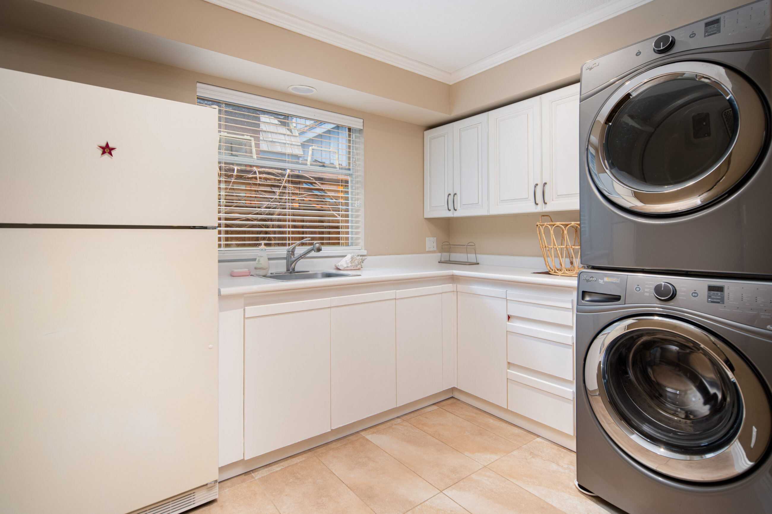 1420 25th Street, West Vancouver - MEDITERRANEAN STYLE DUNDARAVE FAMILY HOME!